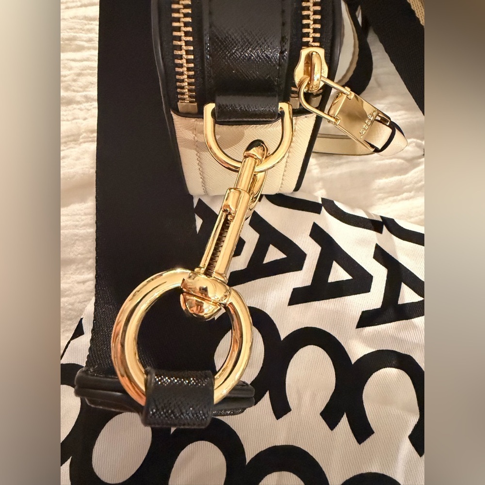 Marc Jacobs Cream Snapshot Crossbody with Gold Hardware and Branded Strap - Picture 6 of 11